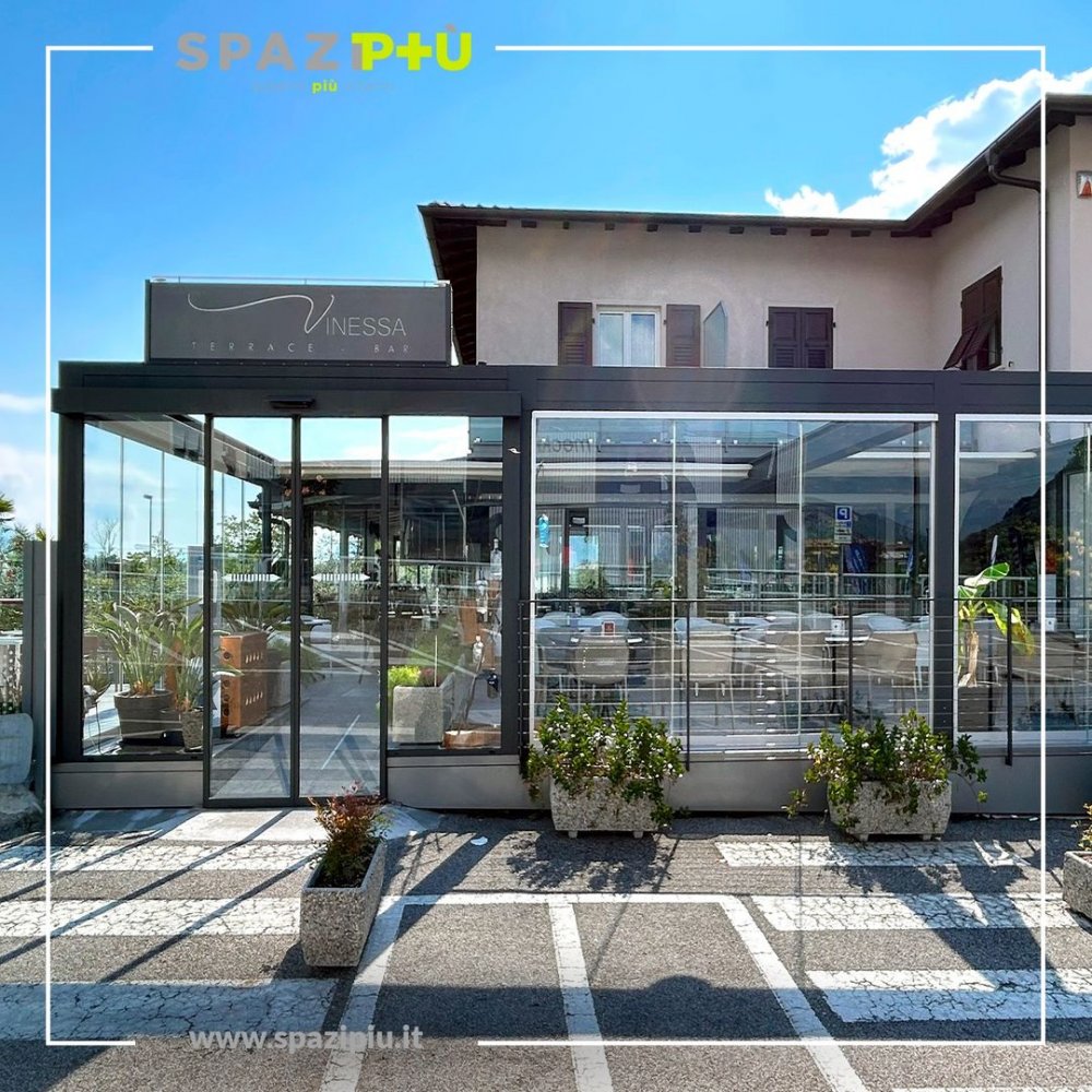 una pergola bioclimatica progettata per il mondo business