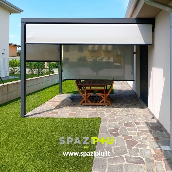 Pergola con schermatura laterale