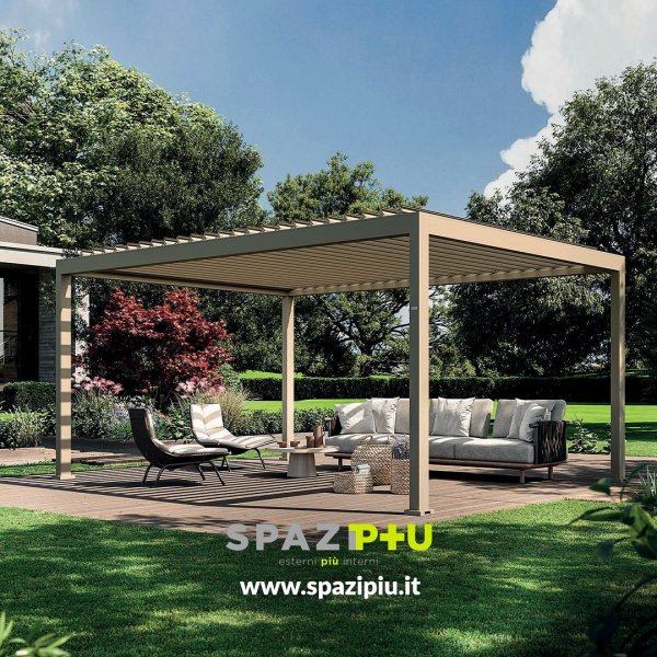Una pergola bioclimatica dalle linee essenziali