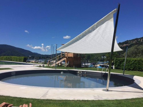 MAESTRA: VELE TRIANGOLARI AVVOLGIBILI CON STRUTTURA NAUTICA PER UN OUTDOOR D&rsquo;ECCELLENZA