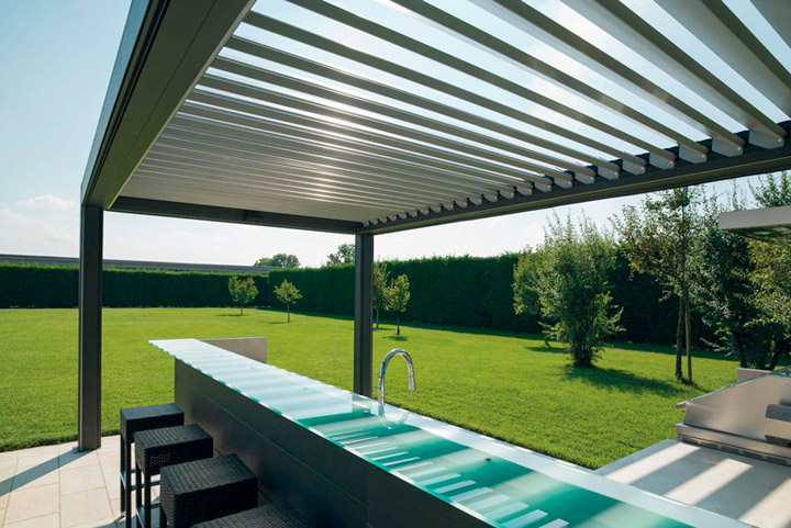 Pergola bioclimatica Vision di Pratic con lamelle frangisole