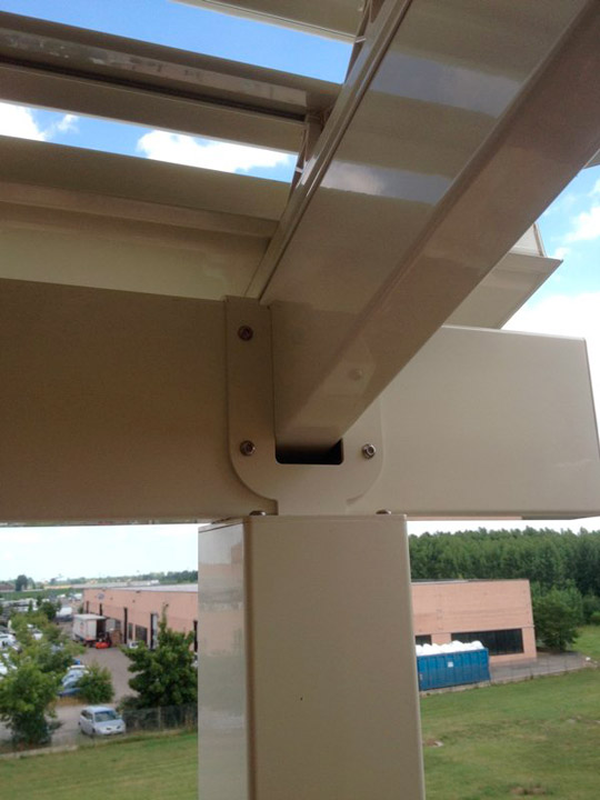 pergola con lamelle frangisole orientabili