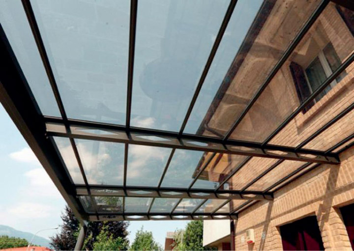 Pergola Allupergola di Vitrum in alluminio e tetto in policarbonato