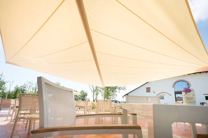 Vela ombreggiante motorizzata per giardino