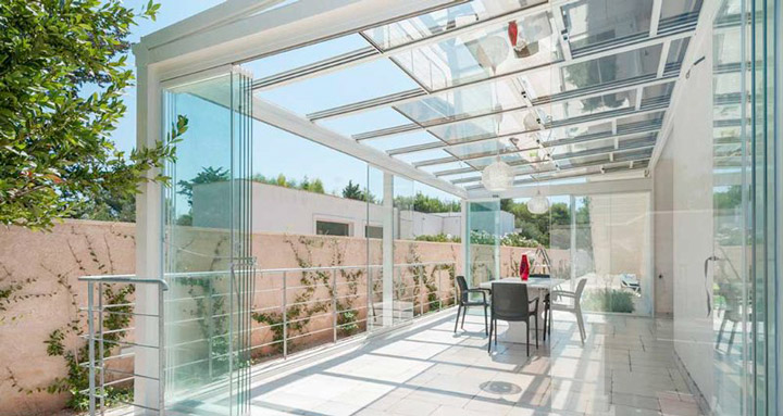 pergola veranda in alluminio con tetto mobile in vetro, policarbonato o cieco