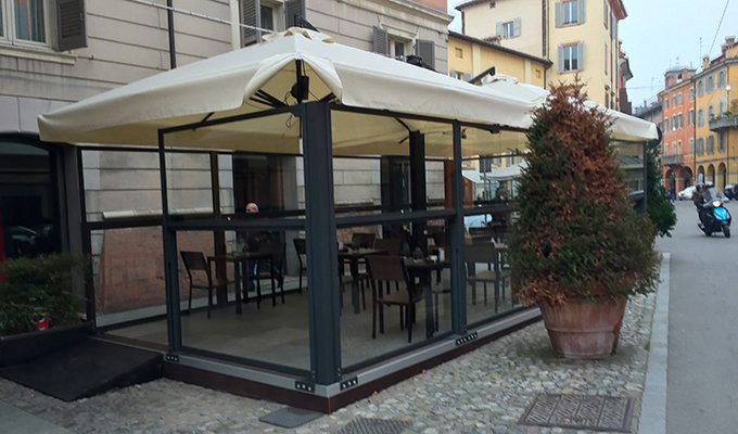 Paravento vetro/alluminio per dehor, locali, bar, ristoranti, gelaterie, birrerie
