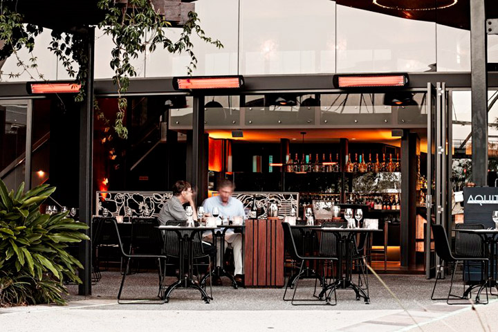 Riscaldatore-elettrico-esterno-per-dehor-plateatico-veranda-patio-bar-locale-ristorante