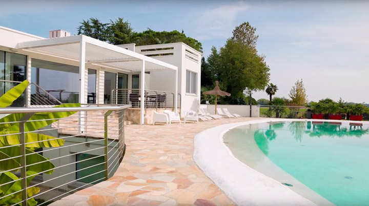 Pergola bioclimatica Vision di Pratic con lamelle frangisole