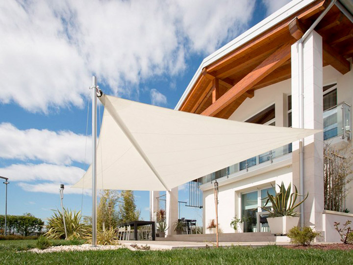 Vela ombreggiante motorizzata per giardino