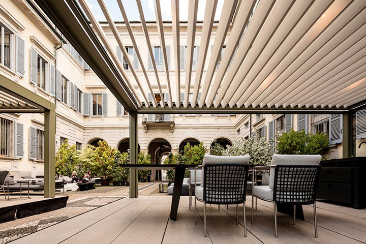 Pergola bioclimatica Vision di Pratic con lamelle frangisole
