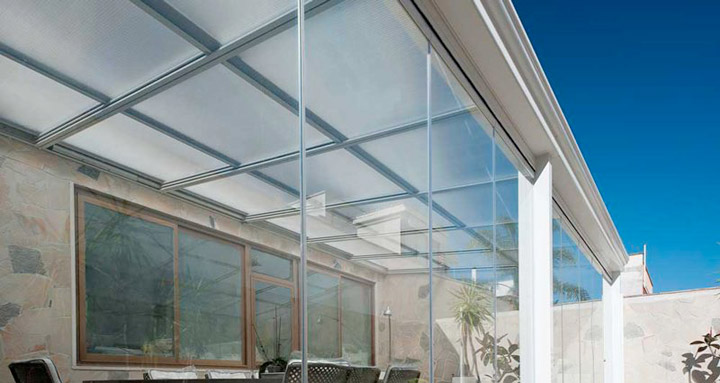 pergola veranda in alluminio con tetto mobile in vetro, policarbonato o cieco