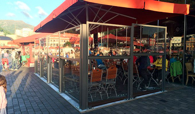 Paravento vetro/alluminio per dehor, locali, bar, ristoranti, gelaterie, birrerie