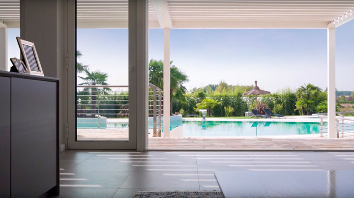 Pergola bioclimatica Vision di Pratic con lamelle frangisole