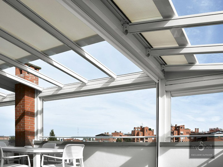 Pergola in alluminio con arcarecci portanti e copertura mobile