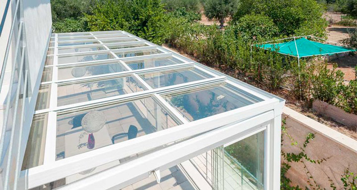 pergola veranda in alluminio con tetto mobile in vetro, policarbonato o cieco