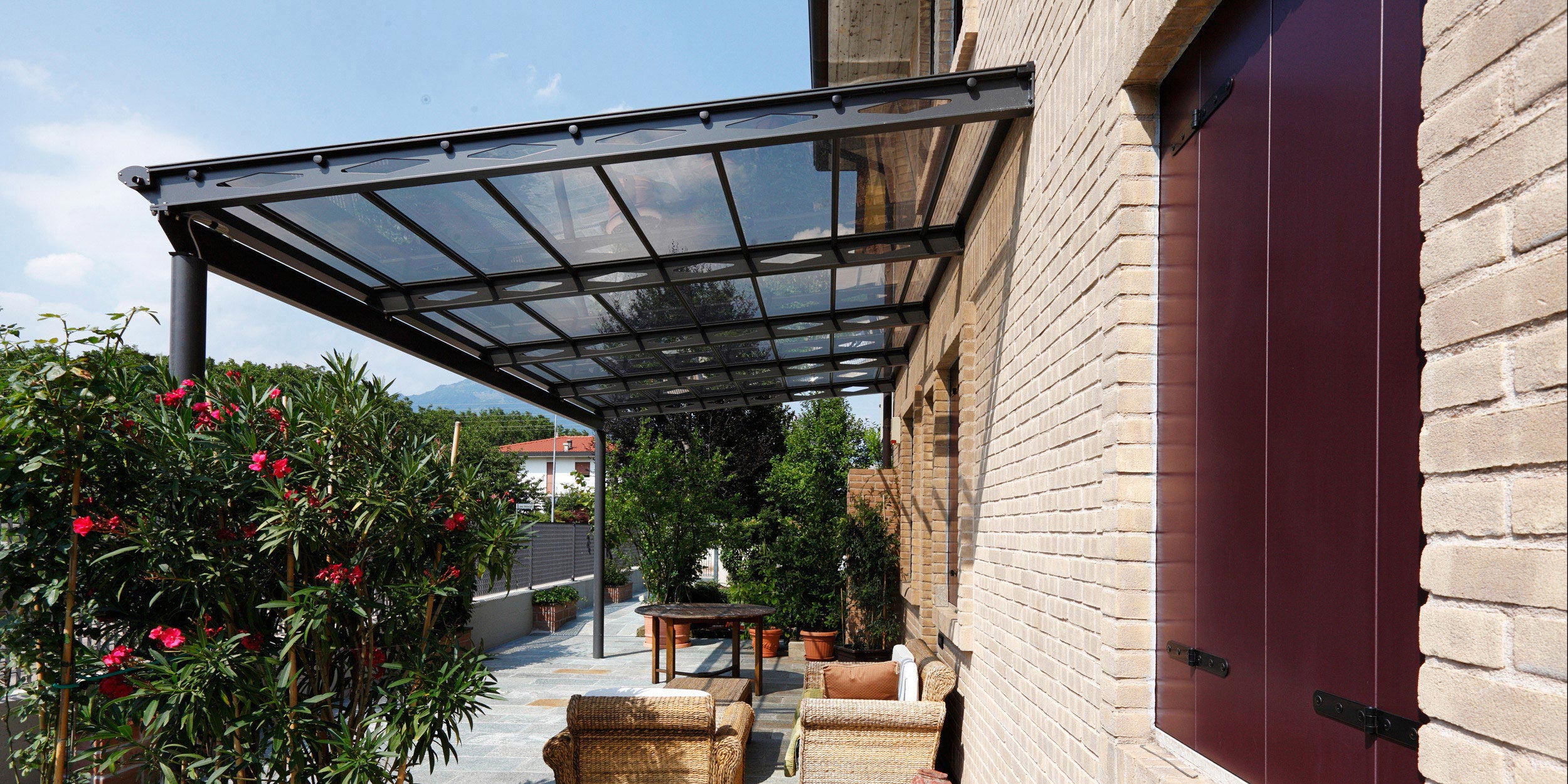 Pergola Allupergola di Vitrum in alluminio e tetto in policarbonato