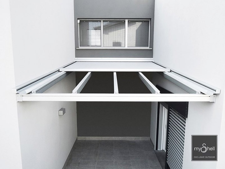 Pergola in alluminio con arcarecci portanti e copertura mobile