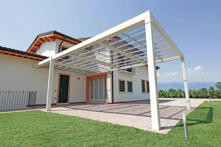 Pergola Allugarden di Vitrum in alluminio e tetto in policarbonato