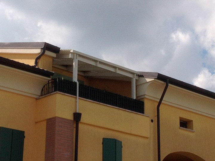 pergola con lamelle frangisole orientabili