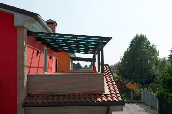 Pergola Allupergola di Vitrum in alluminio e tetto in policarbonato