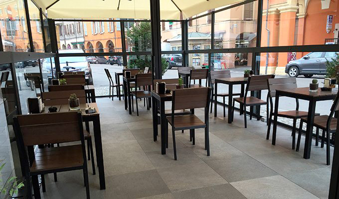 Paravento vetro/alluminio per dehor, locali, bar, ristoranti, gelaterie, birrerie