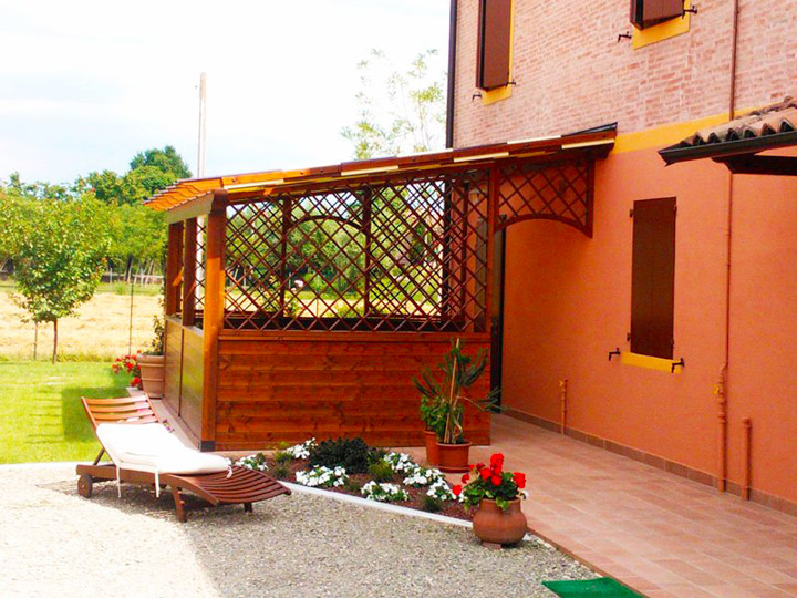 Tettoia porticato in legno a pergola