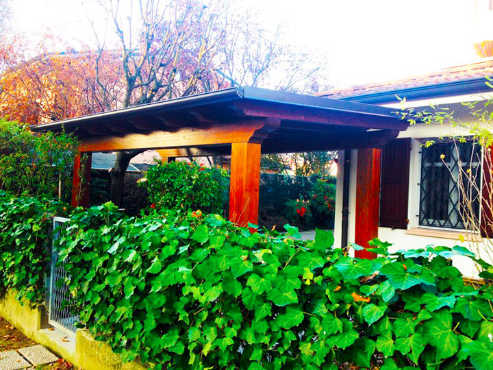 Tettoia porticato in legno a pergola