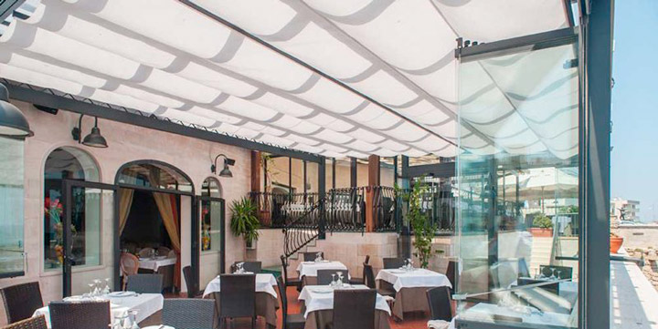 pergola veranda in alluminio con tetto mobile in vetro, policarbonato o cieco