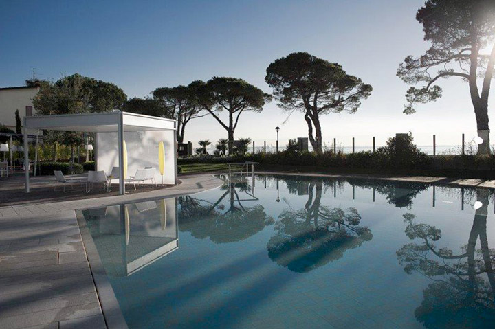 pergola-acciaio-tetto-fisso-telo-pvc