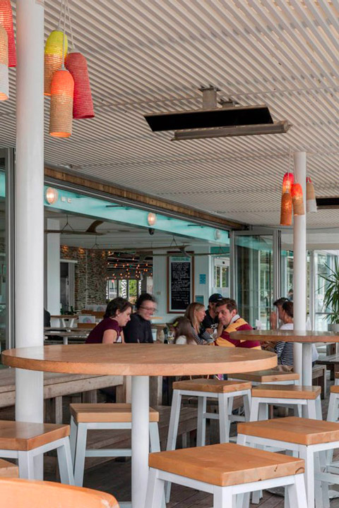 Riscaldatore-elettrico-esterno-per-dehor-plateatico-veranda-patio-bar-locale-ristorante