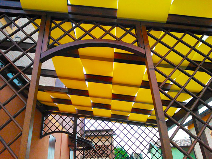 Tettoia porticato in legno a pergola
