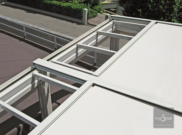 Pergola in alluminio con arcarecci portanti e copertura mobile