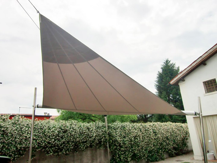 Vela ombreggiante motorizzata per giardino