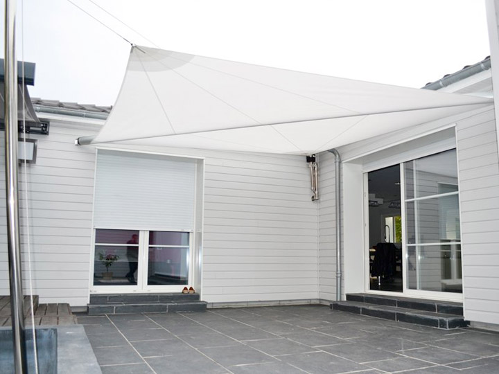 Vela ombreggiante motorizzata per giardino