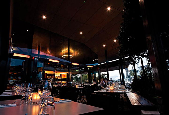 Riscaldatore-elettrico-esterno-per-dehor-plateatico-veranda-patio-bar-locale-ristorante