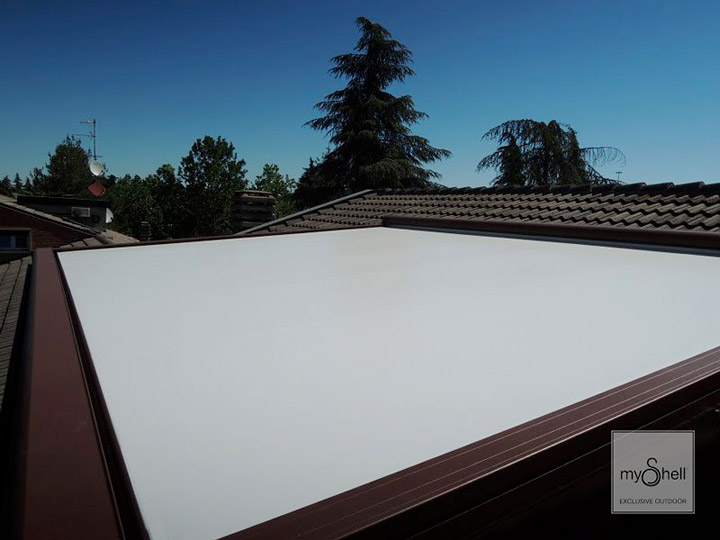 Pergola in alluminio con arcarecci portanti e copertura mobile