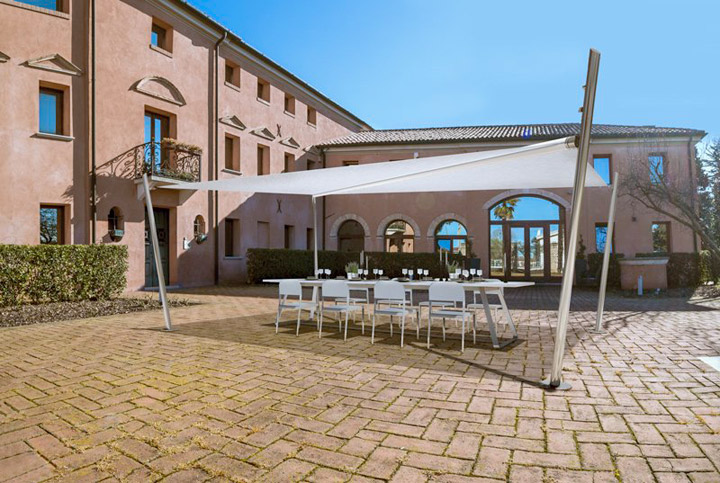 Vela ombreggiante motorizzata per giardino