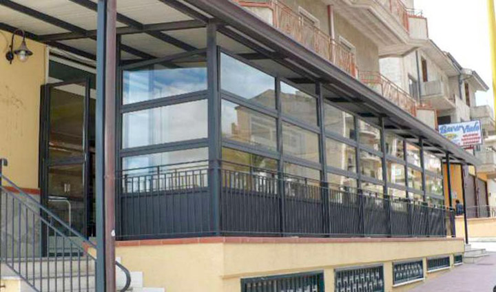 Paravento vetro/alluminio per dehor, locali, bar, ristoranti, gelaterie, birrerie