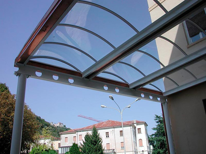 PERGOLA SEMI-PIANA TETTO FISSO
