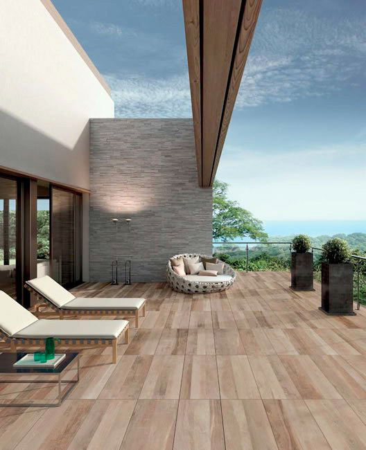 Piastrelle per esterni in gres porcellanato effetto legno, spessore 2 centimetri di Kronos Ceramiche