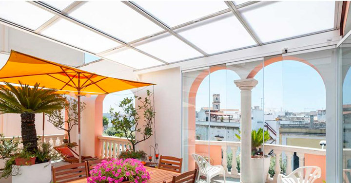 pergola veranda in alluminio con tetto mobile in vetro, policarbonato o cieco