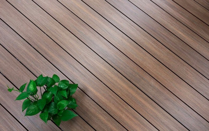 Pavimentazione da esterno in legno composito