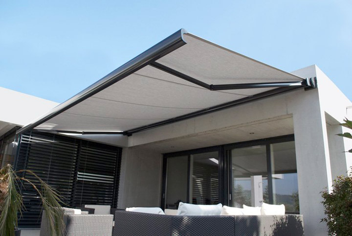 Tenda a bracci Tendabox di Stobag, con cassonetto
