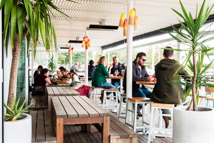 Riscaldatore-elettrico-esterno-per-dehor-plateatico-veranda-patio-bar-locale-ristorante