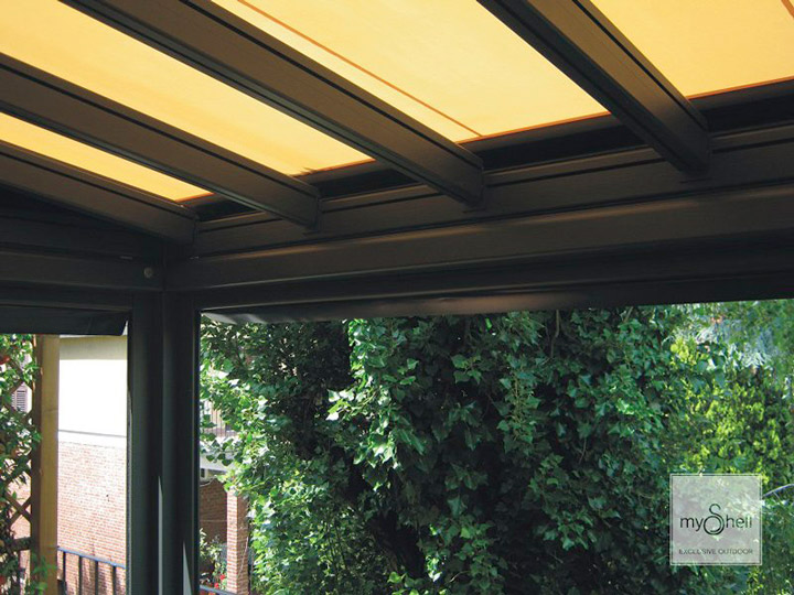 Pergola in alluminio con arcarecci portanti e copertura mobile