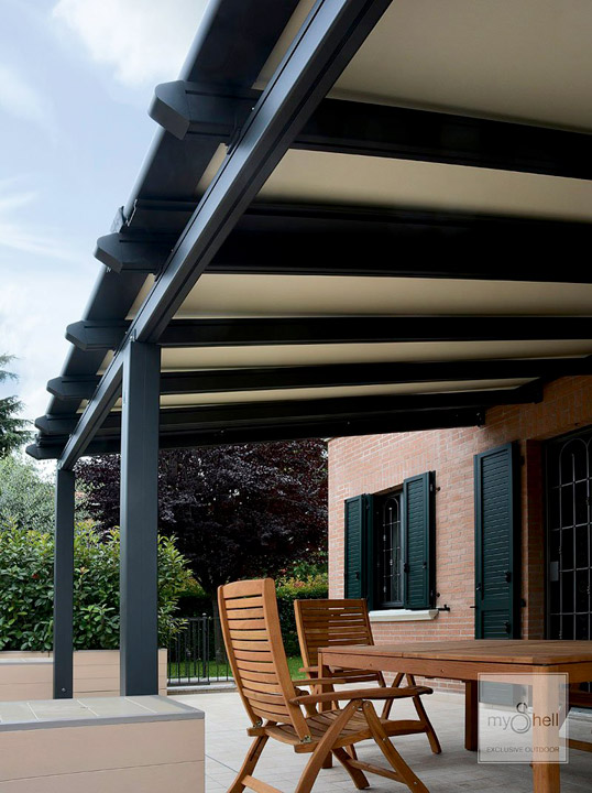 Pergola in alluminio con arcarecci portanti e copertura mobile
