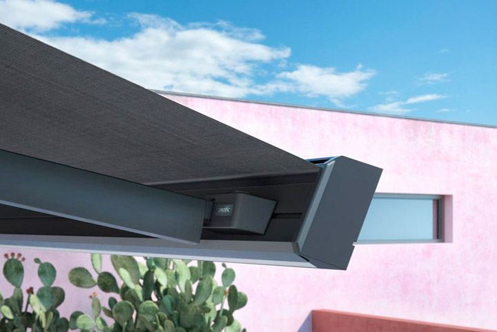 tenda-bracci-estensibili-design-qualita-robusta-cassonetto-quadro-illuminazione-led-motore