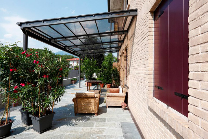 Pergola Allupergola di Vitrum in alluminio e tetto in policarbonato