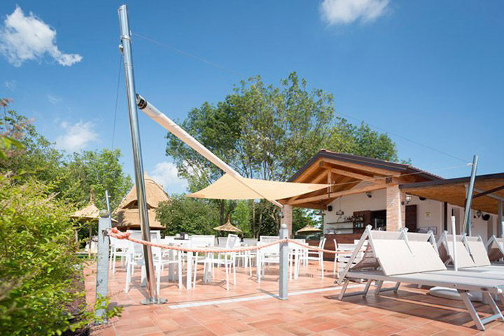 Vela ombreggiante motorizzata per giardino