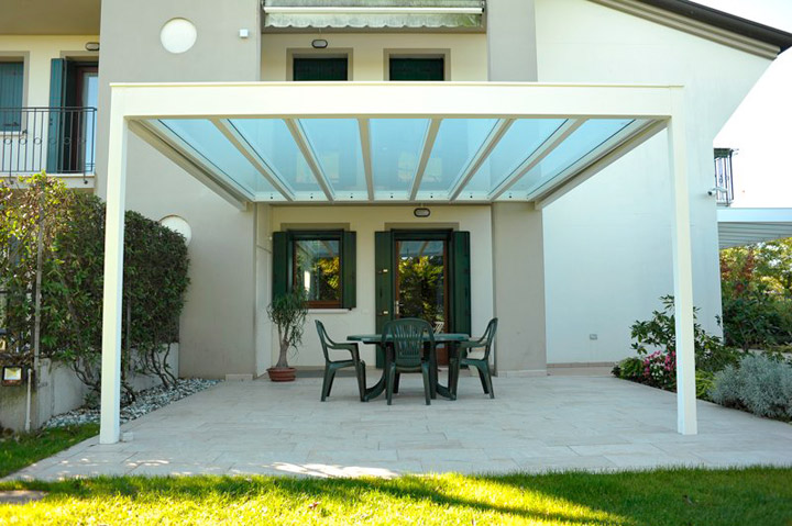 pergola-acciaio-tetto-fisso-telo-pvc-1